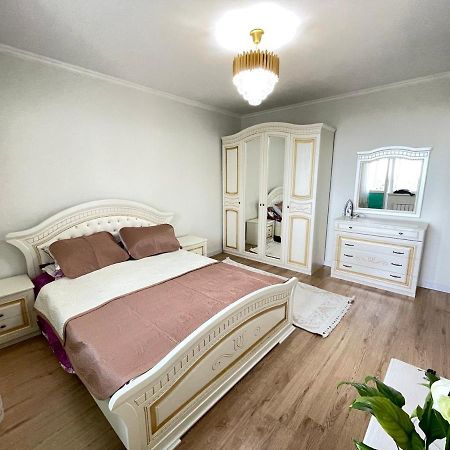 Apartment In אלמטי מראה חיצוני תמונה