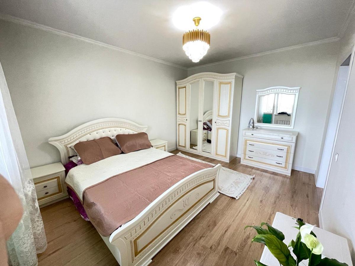 Apartment In אלמטי מראה חיצוני תמונה